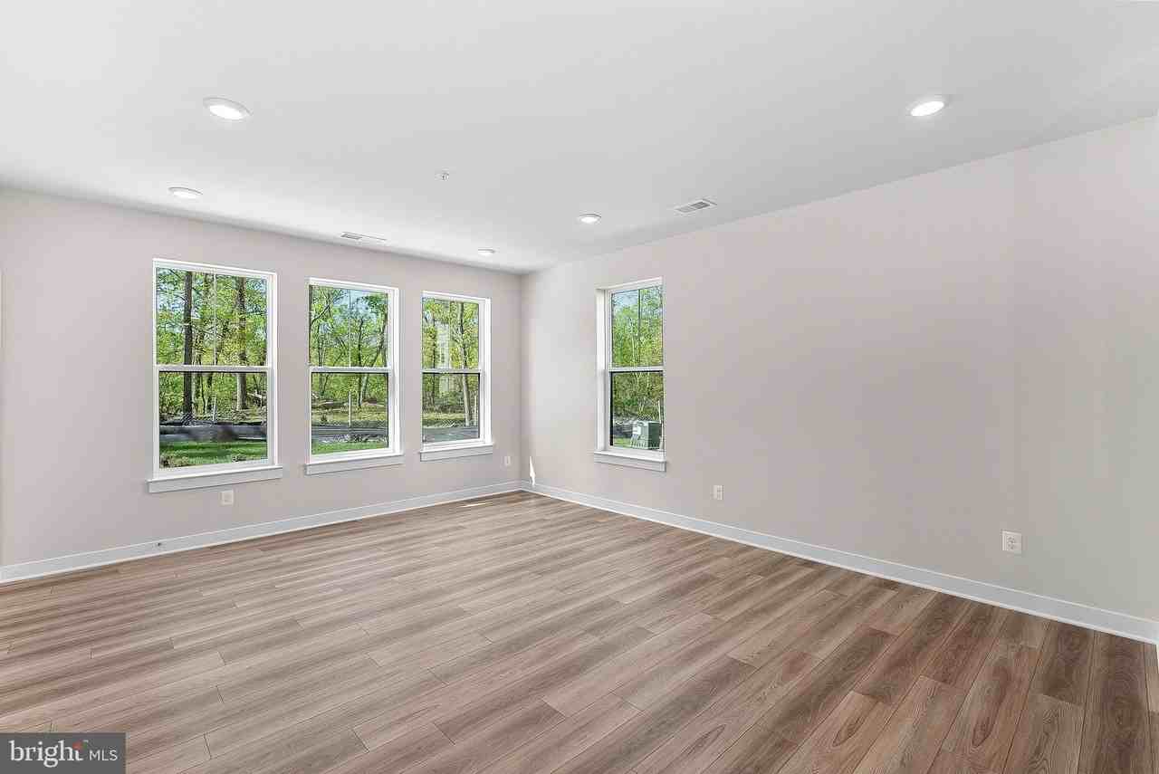 45163 Drowes Ter - Photo 4 of 34