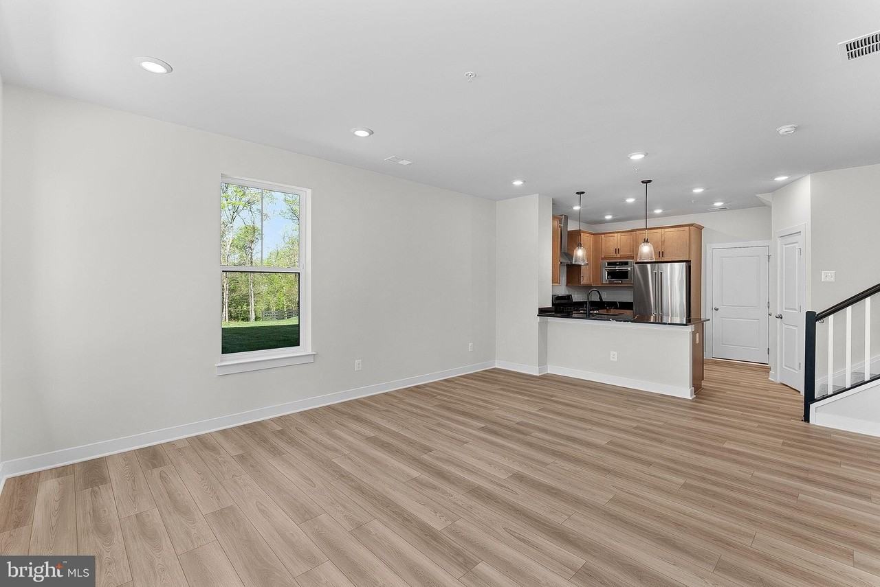 45163 Drowes Ter - Photo 5 of 34