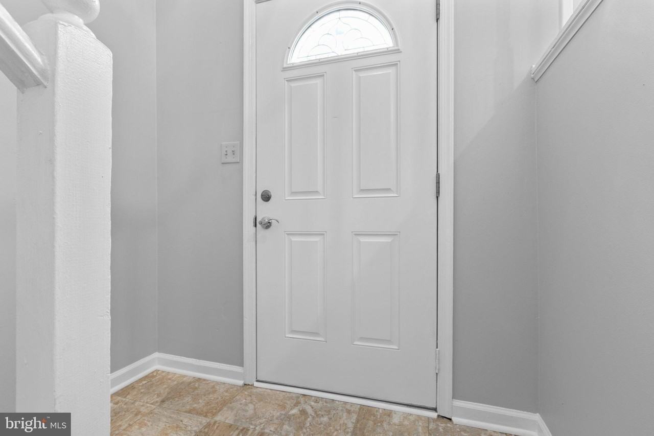 10409 Daniels Ct - Photo 3 of 41