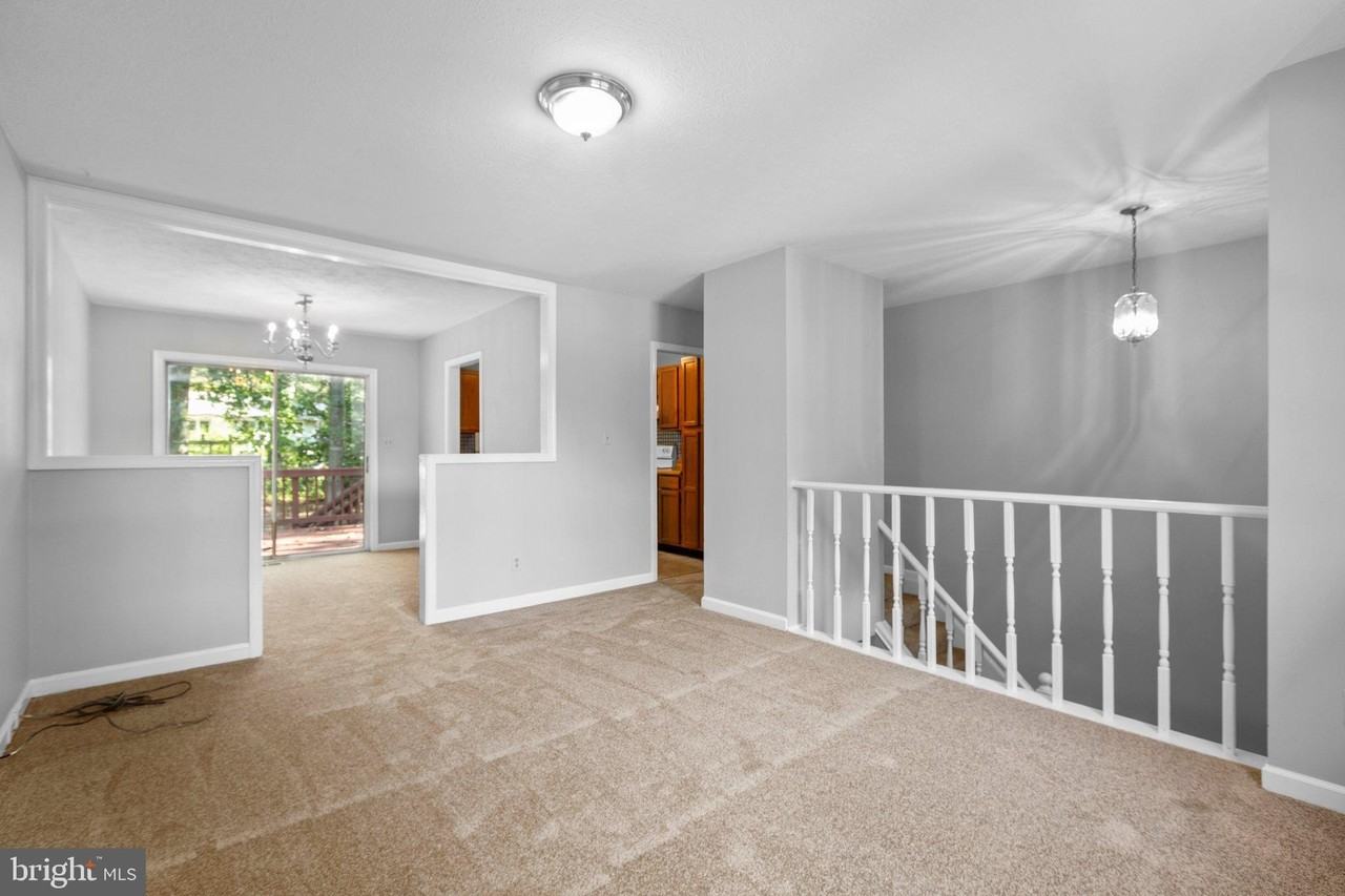 10409 Daniels Ct - Photo 6 of 41