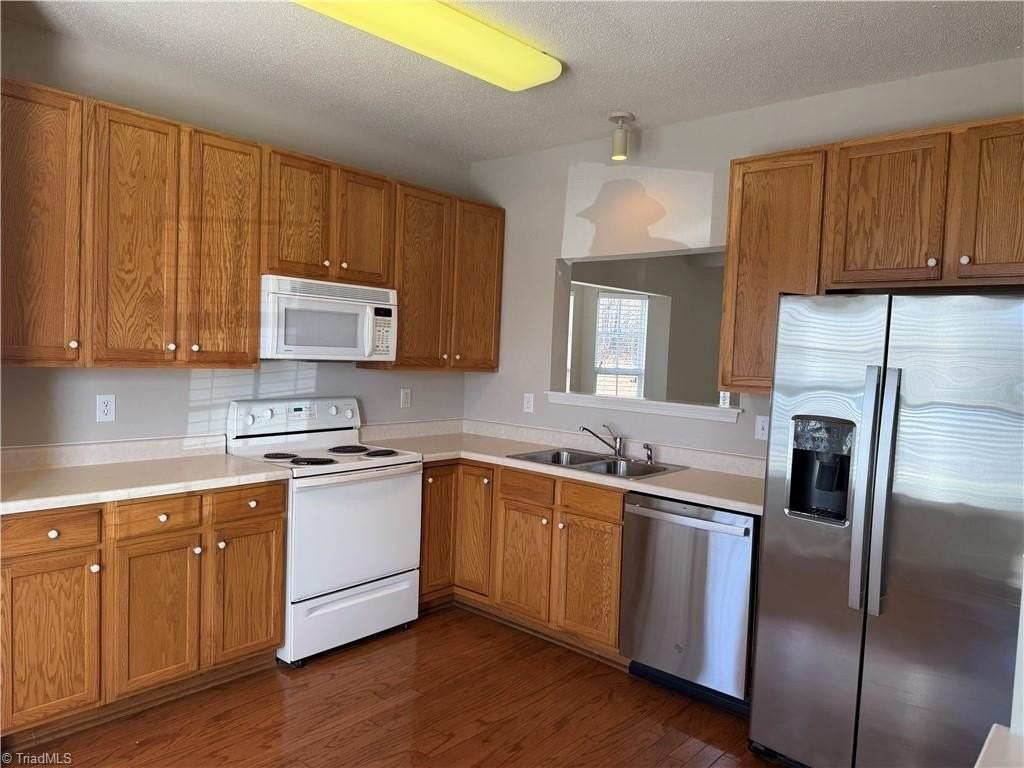 302 Brittany Way - Photo 3 of 15