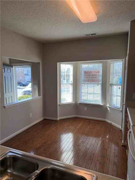 302 Brittany Way - Photo 4 of 15