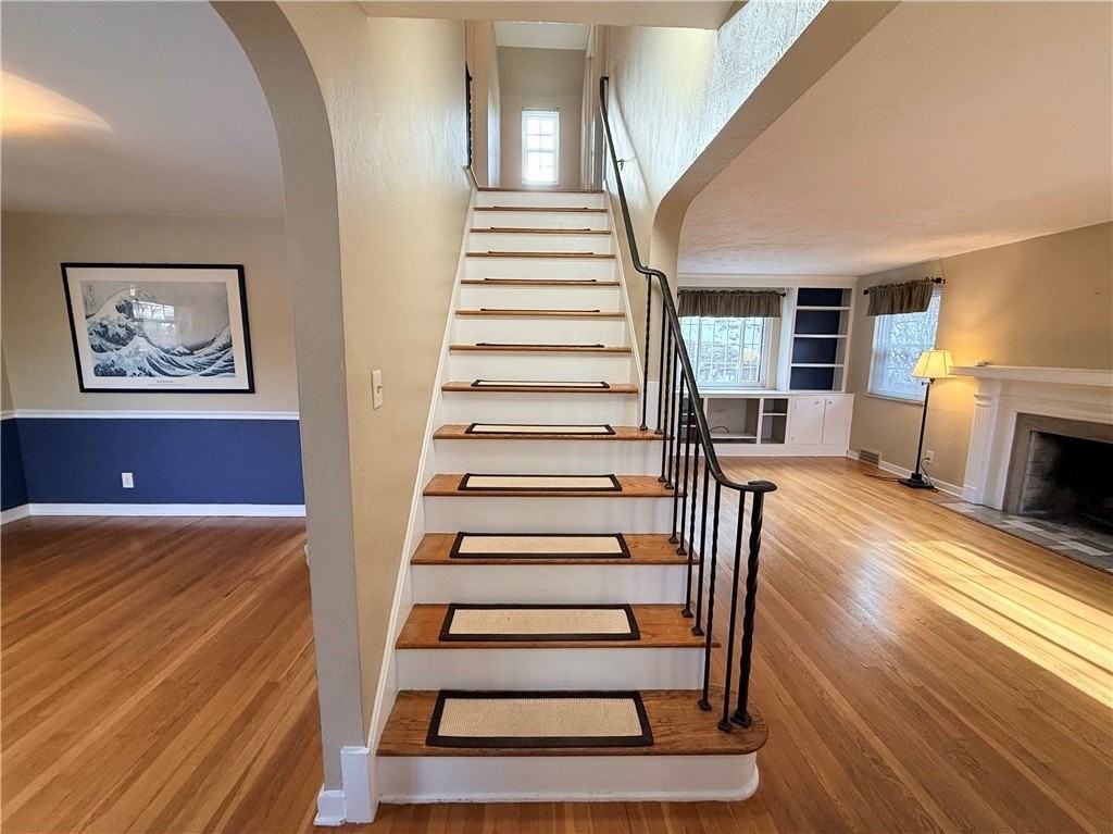 611 Overlook Dr - Photo 2 of 17