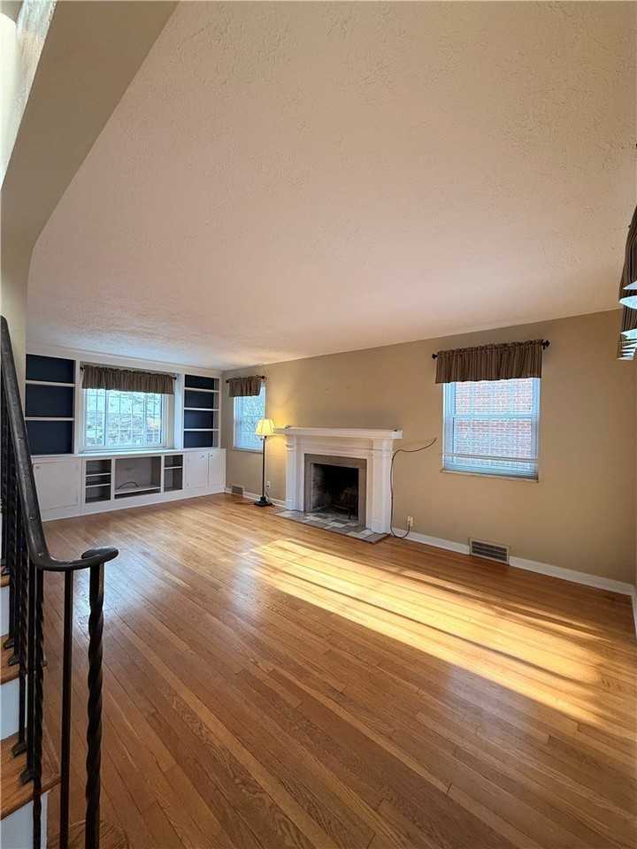 611 Overlook Dr - Photo 3 of 17