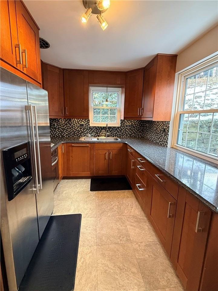 611 Overlook Dr - Photo 6 of 17