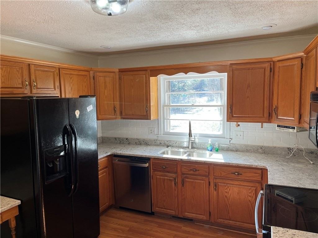 207 Skyview Dr - Photo 3 of 18