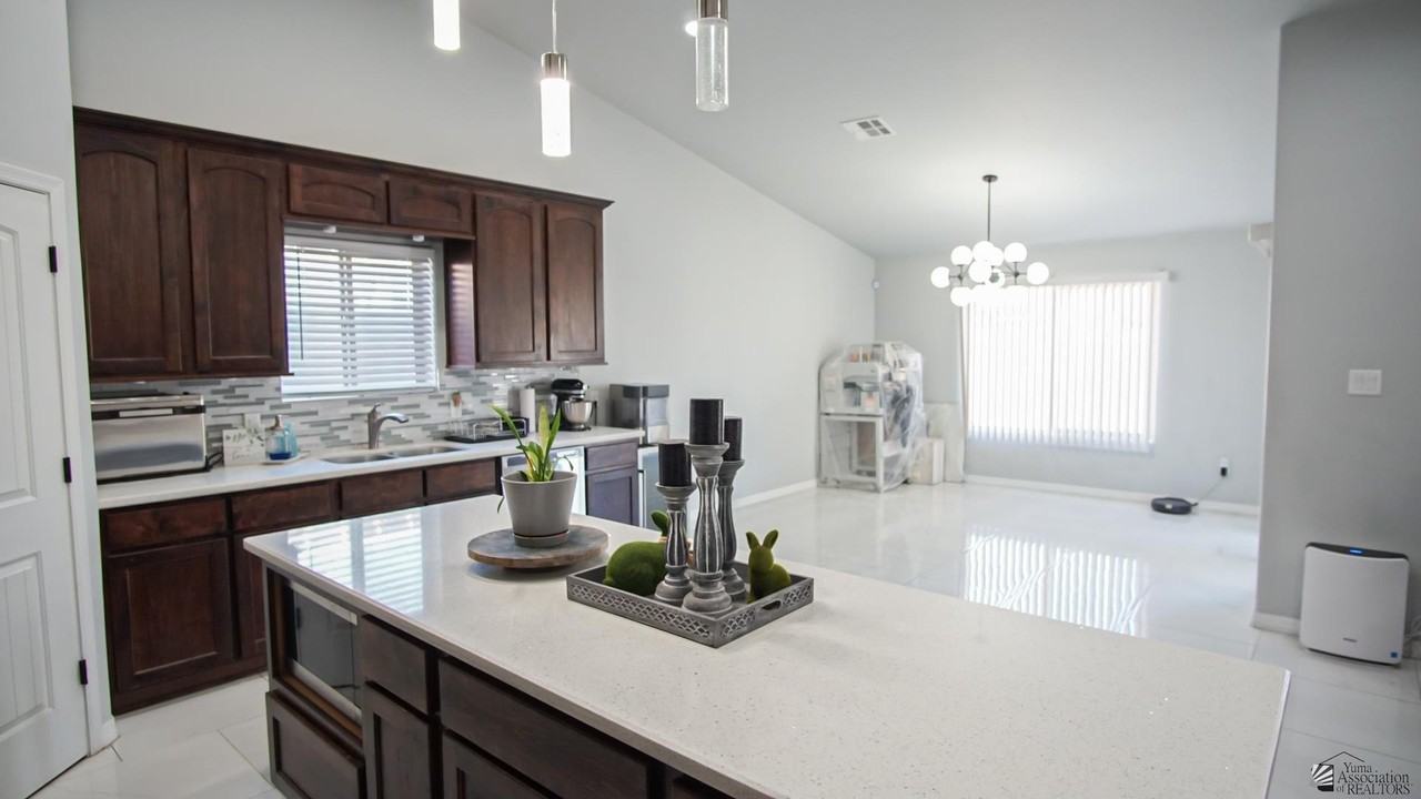 8572 E 35th St - Photo 3 of 17