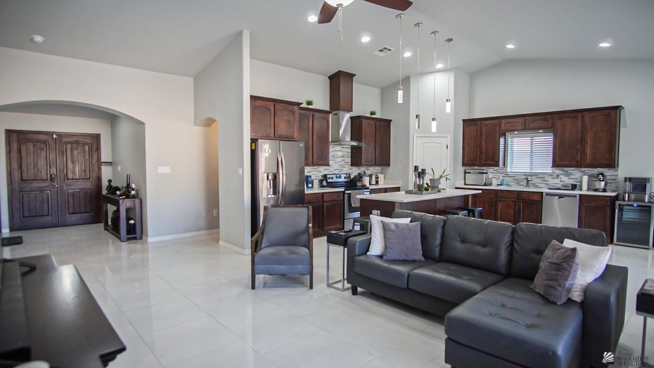 8572 E 35th St - Photo 4 of 17