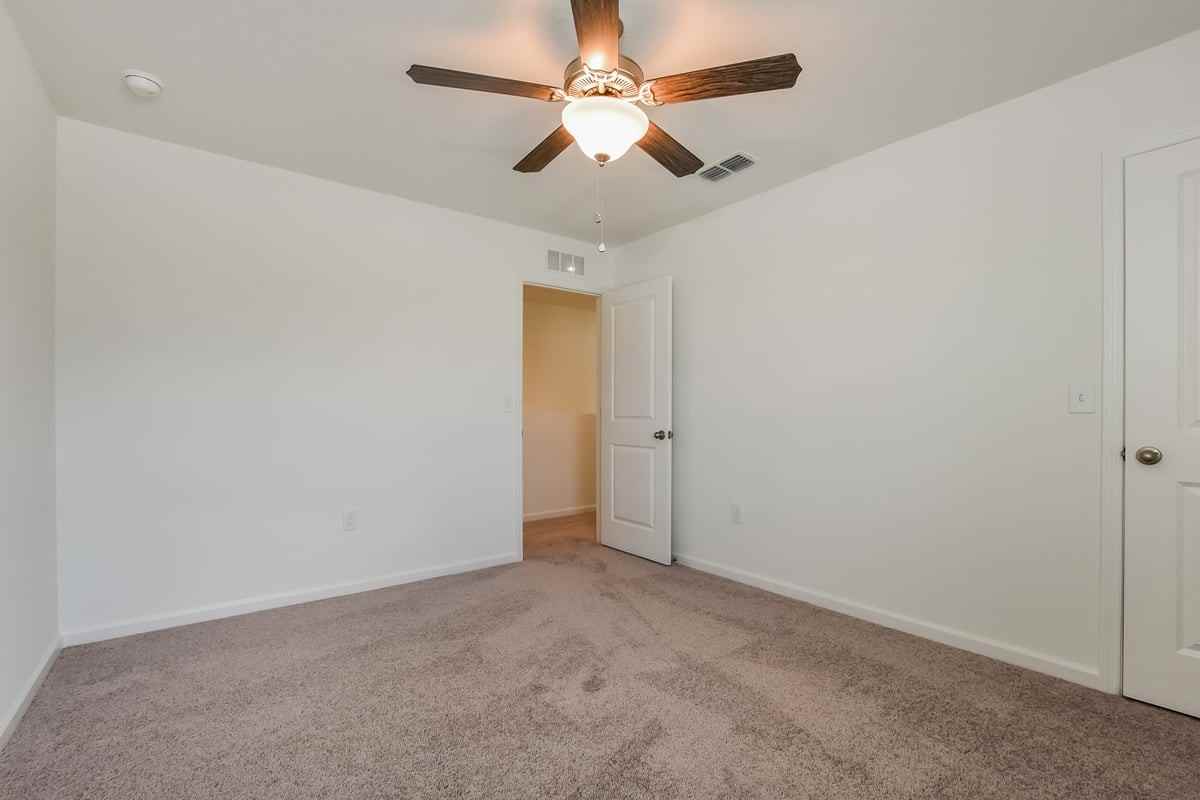 2084 Hemingway Cir - Photo 7 of 18