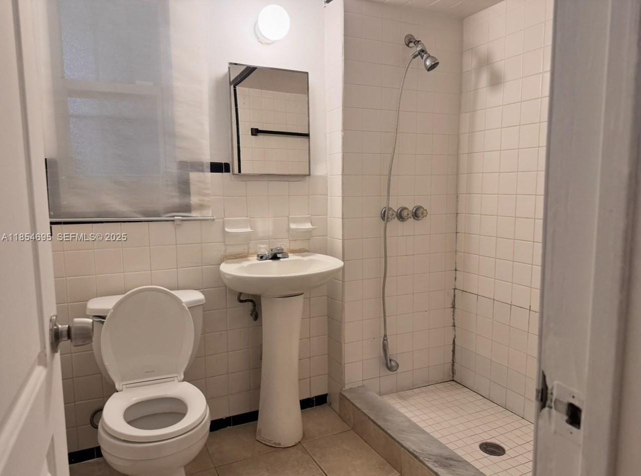 2410 Northwest 34th Street ##2 - Photo 6 of 21