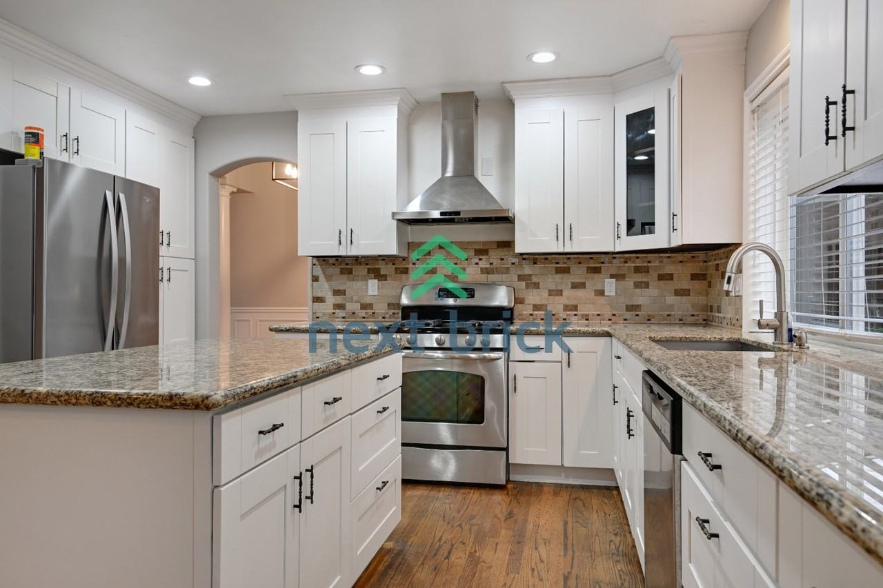 18105 15th Ave W - Photo 5 of 32