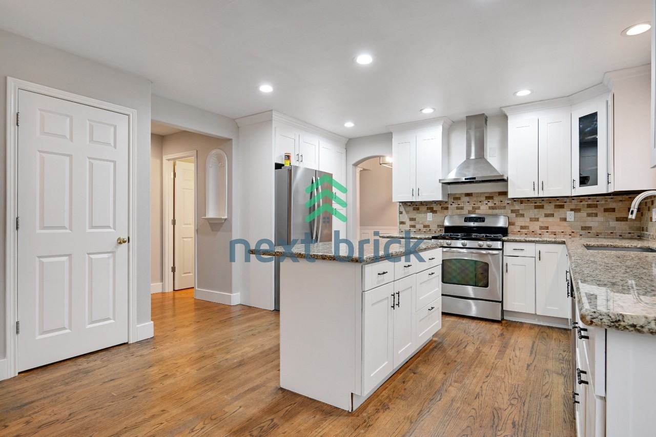 18105 15th Ave W - Photo 6 of 32