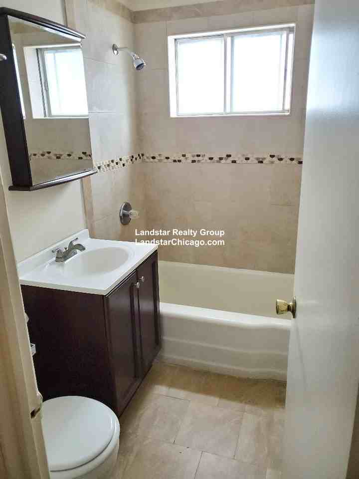 1743 W Bryn Mawr Ave #10 - Photo 5 of 10
