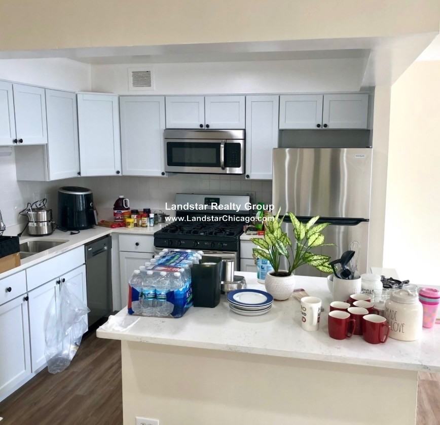 7334 N Ridge Blvd #301