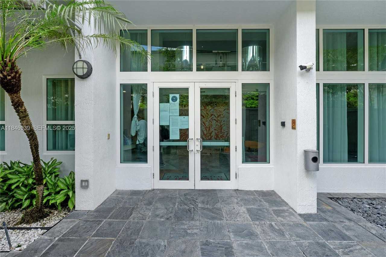 234 Northeast 3rd Street - Photo 5 of 25