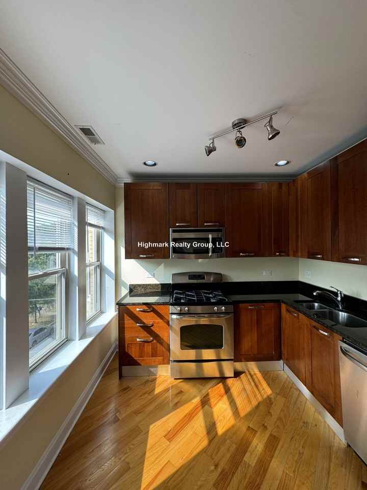 6935 N Oakley Ave #1T - Photo 4 of 22