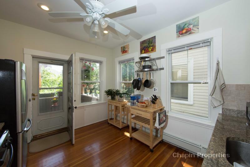 102 Franklin St #2 - Photo 4 of 8