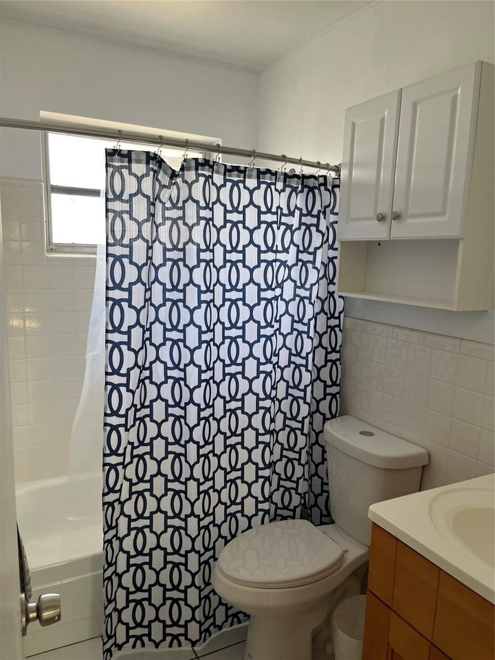 222 Northeast 23rd Avenue - Photo 6 of 7