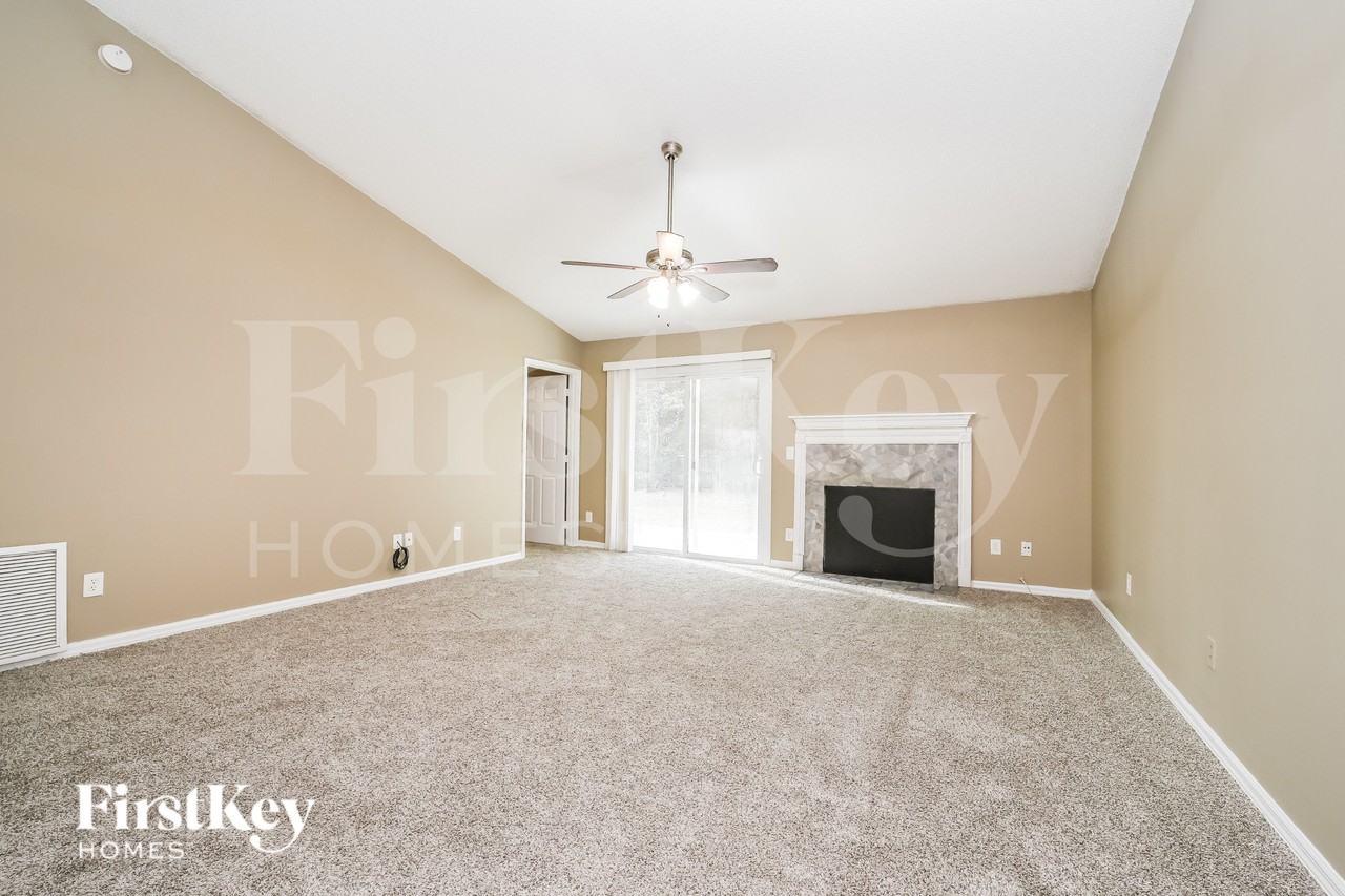 9518 Plum Lake Ln W - Photo 3 of 16