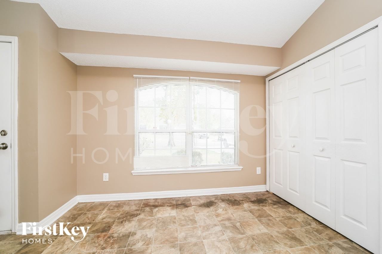 9518 Plum Lake Ln W - Photo 4 of 16