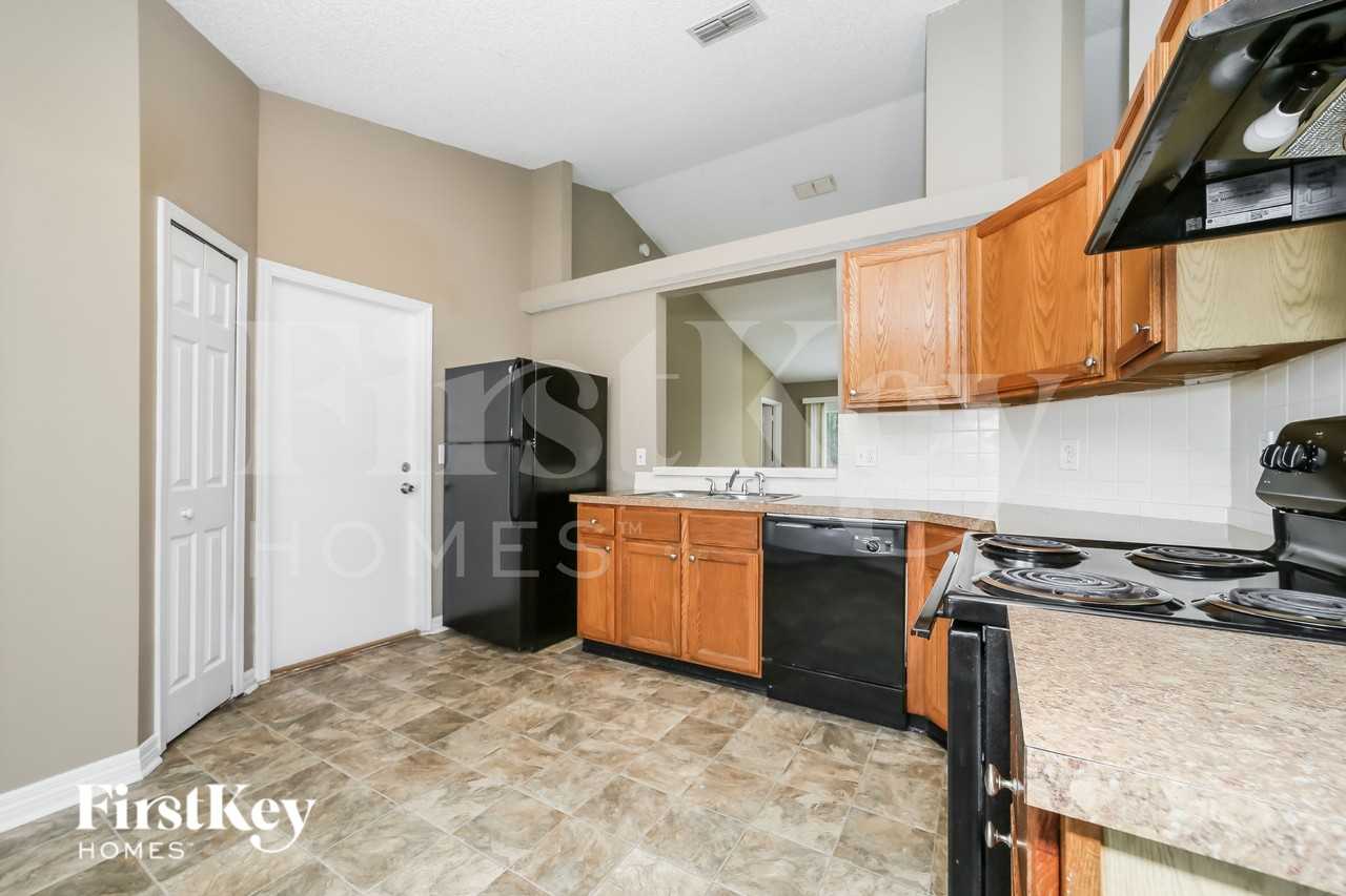 9518 Plum Lake Ln W - Photo 5 of 16