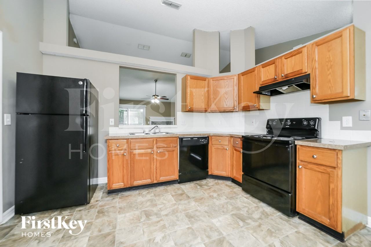 9518 Plum Lake Ln W - Photo 6 of 16