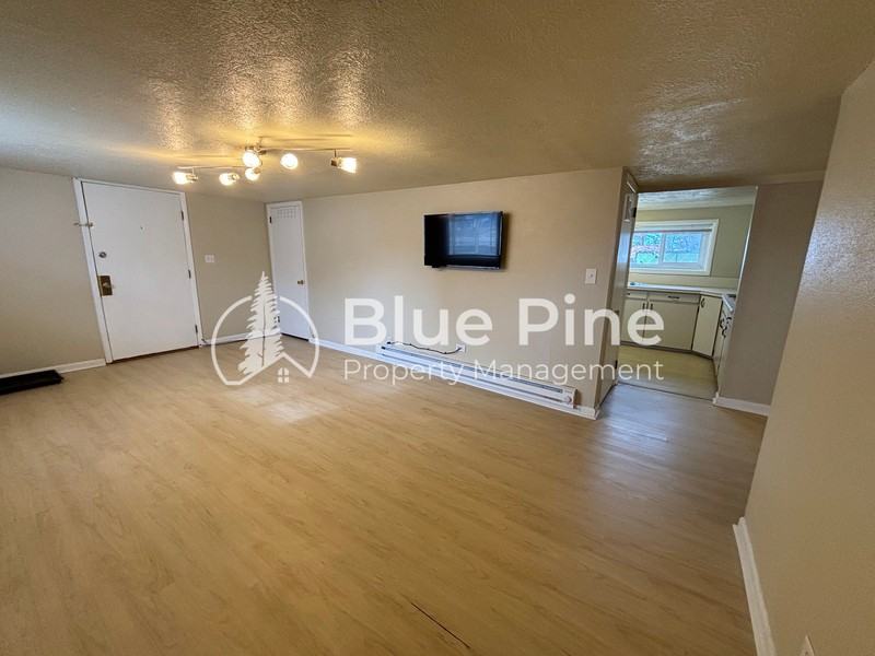 660 1/2 Park Ln #1 - Photo 4 of 15