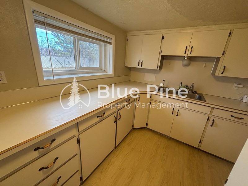 660 1/2 Park Ln #1 - Photo 5 of 15