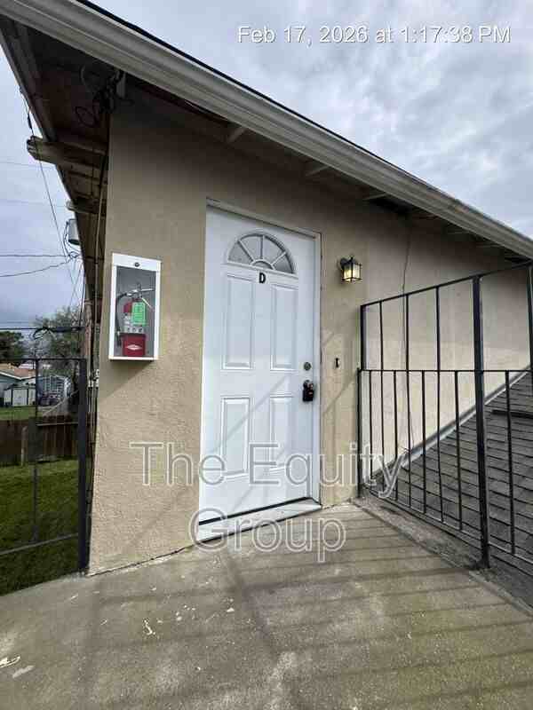 624 N Garden St #D - Photo 3 of 19