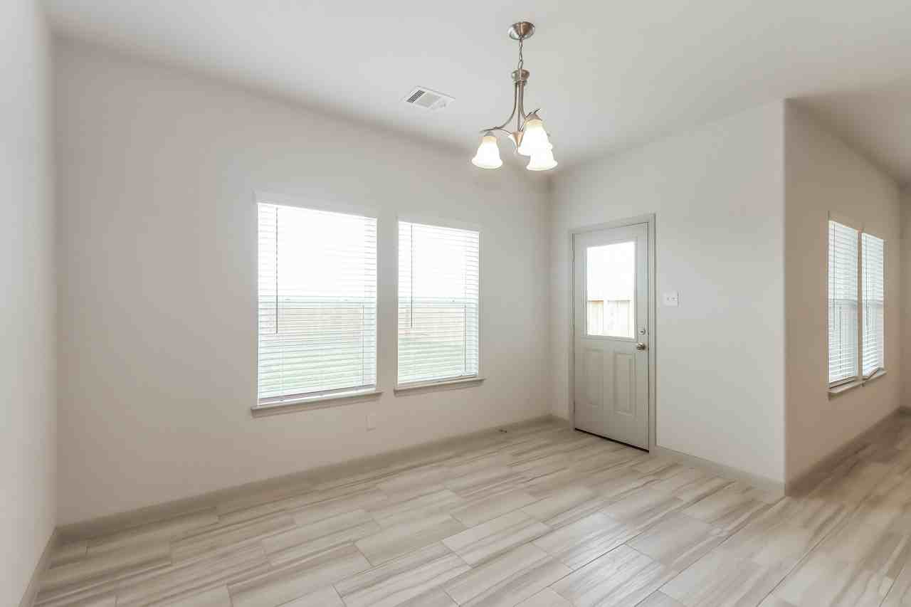 7935 7935 Cypress Country Dr - Photo 7 of 27