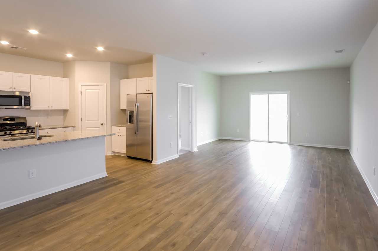 662 Watercliff Dr - Photo 3 of 20