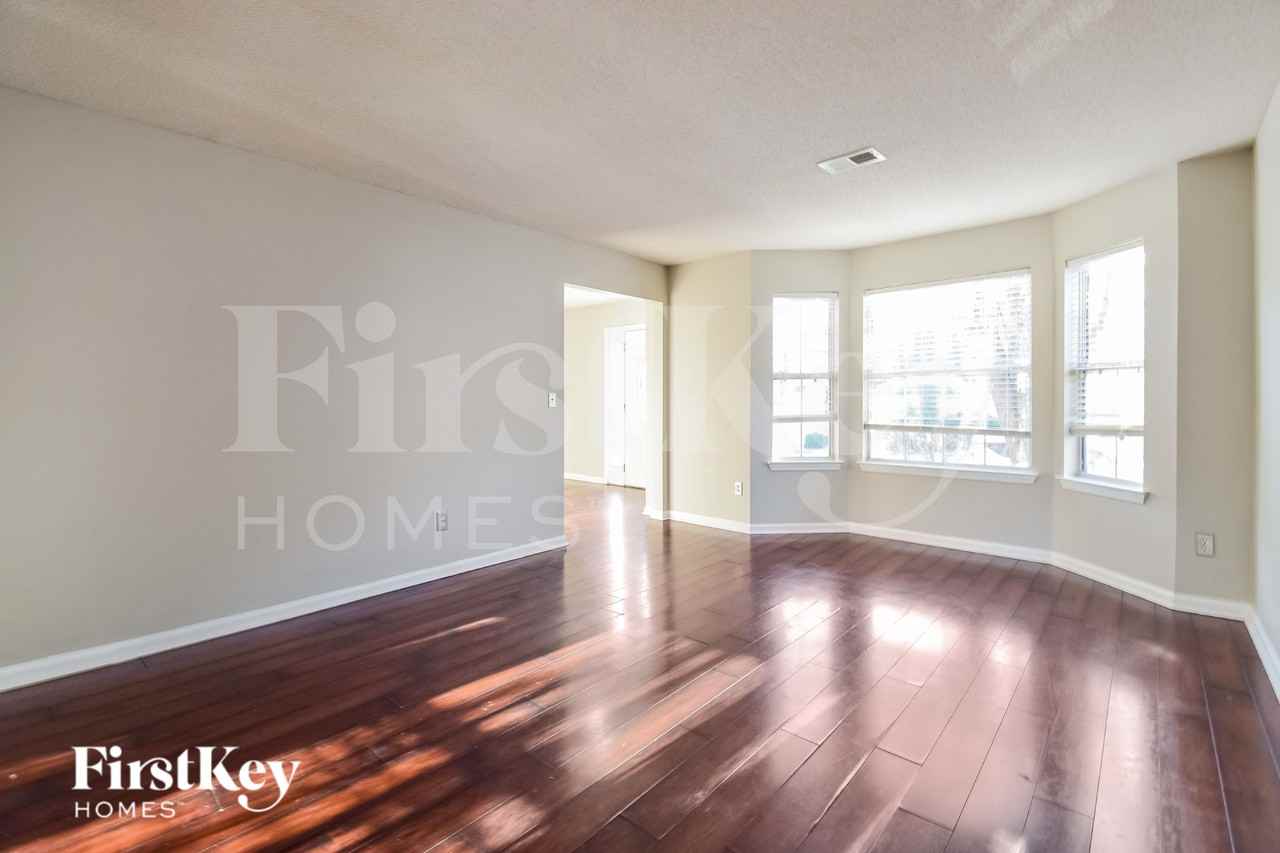 3632 Salem Glen Rd - Photo 4 of 16