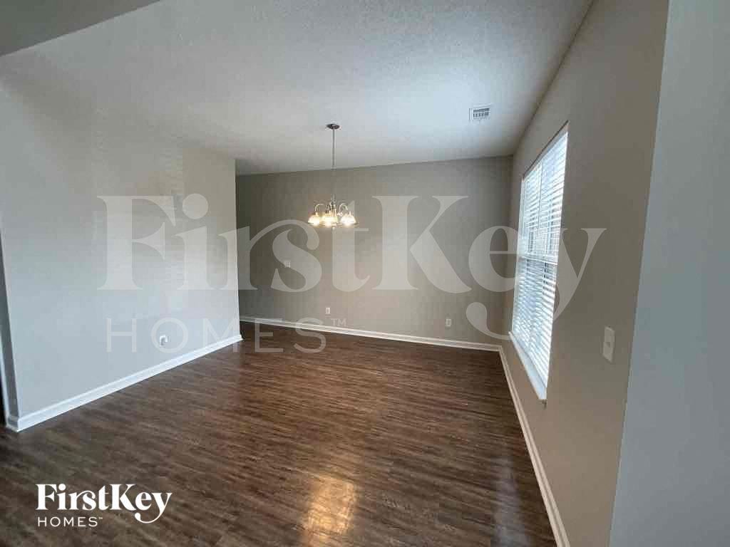 3396 Forest Glen Dr - Photo 3 of 15