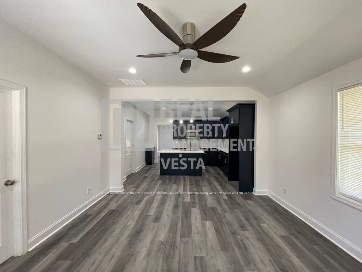 2349 Berthadale Ave - Photo 2 of 10