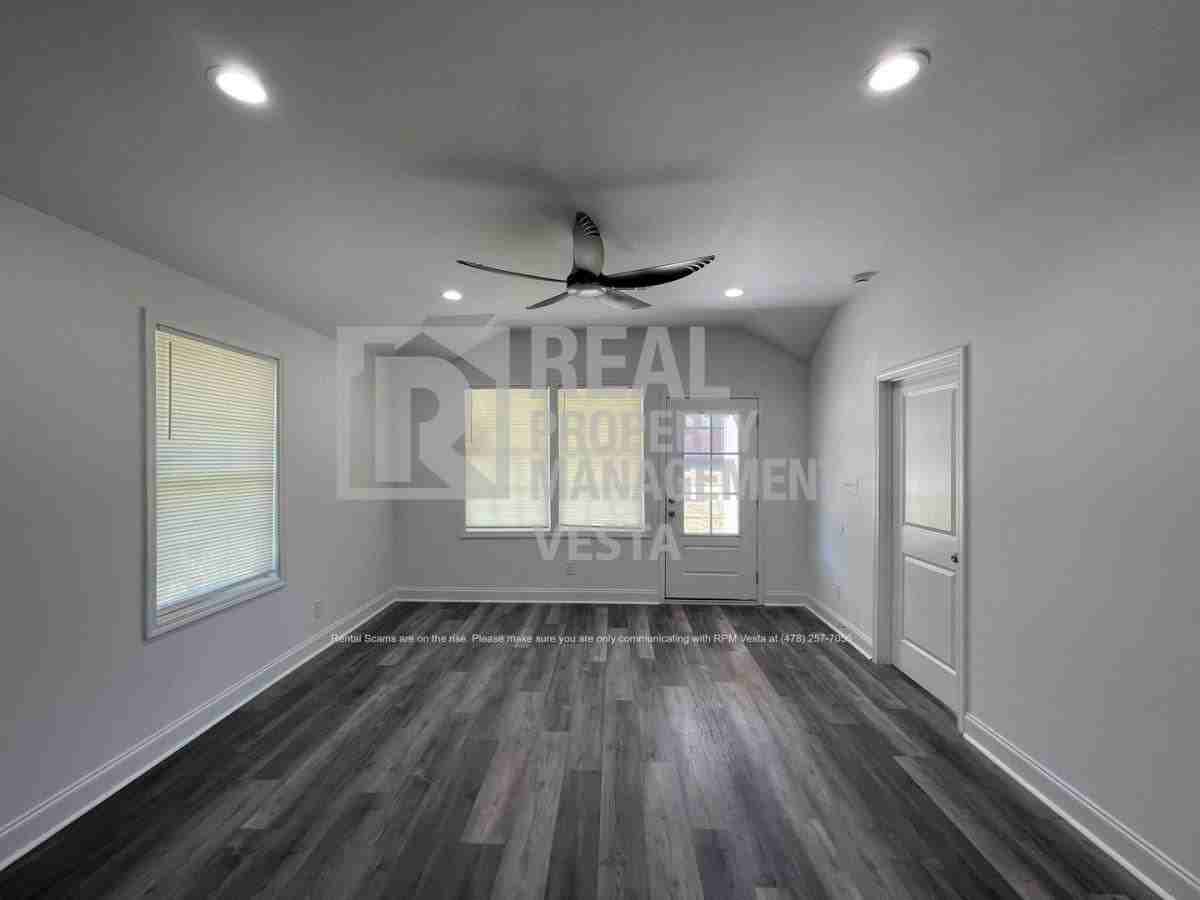 2349 Berthadale Ave - Photo 3 of 10