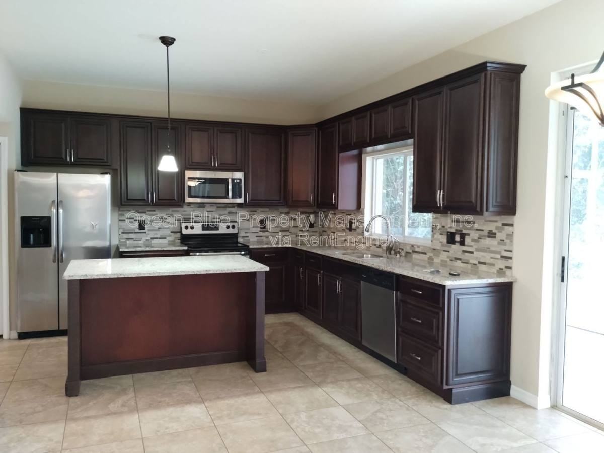 27217 Breakers Dr - Photo 2 of 10