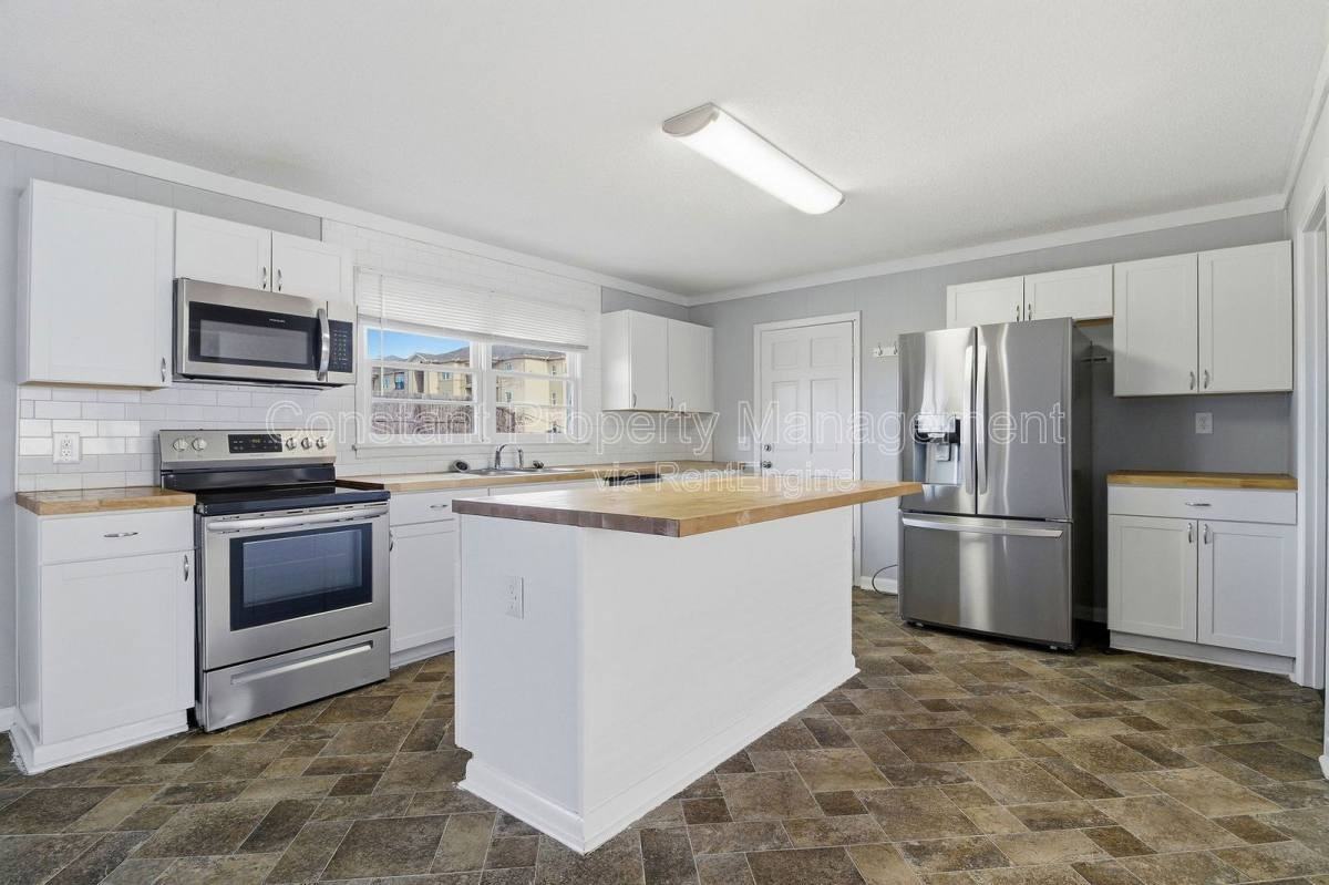 105 Maxwell Dr - Photo 7 of 10