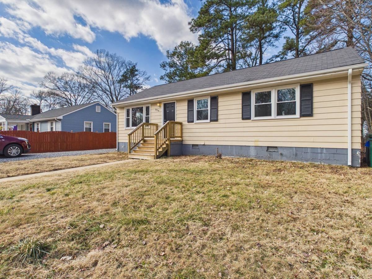 954 Kingsway Rd - Photo 2 of 10