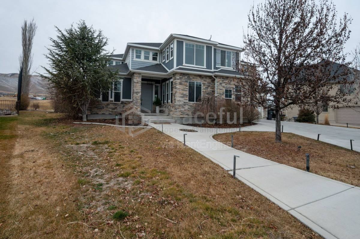 1867 S Prairie Pond Rd - Photo 2 of 10