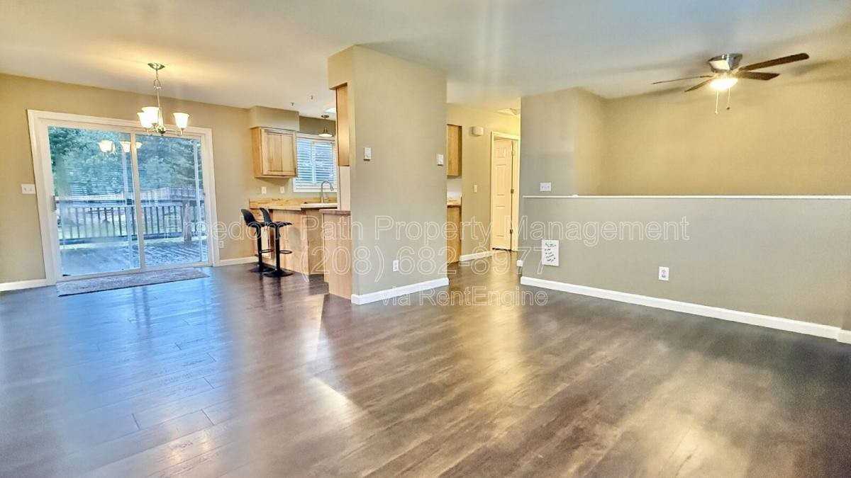 31719 N Barbara Ave - Photo 2 of 10