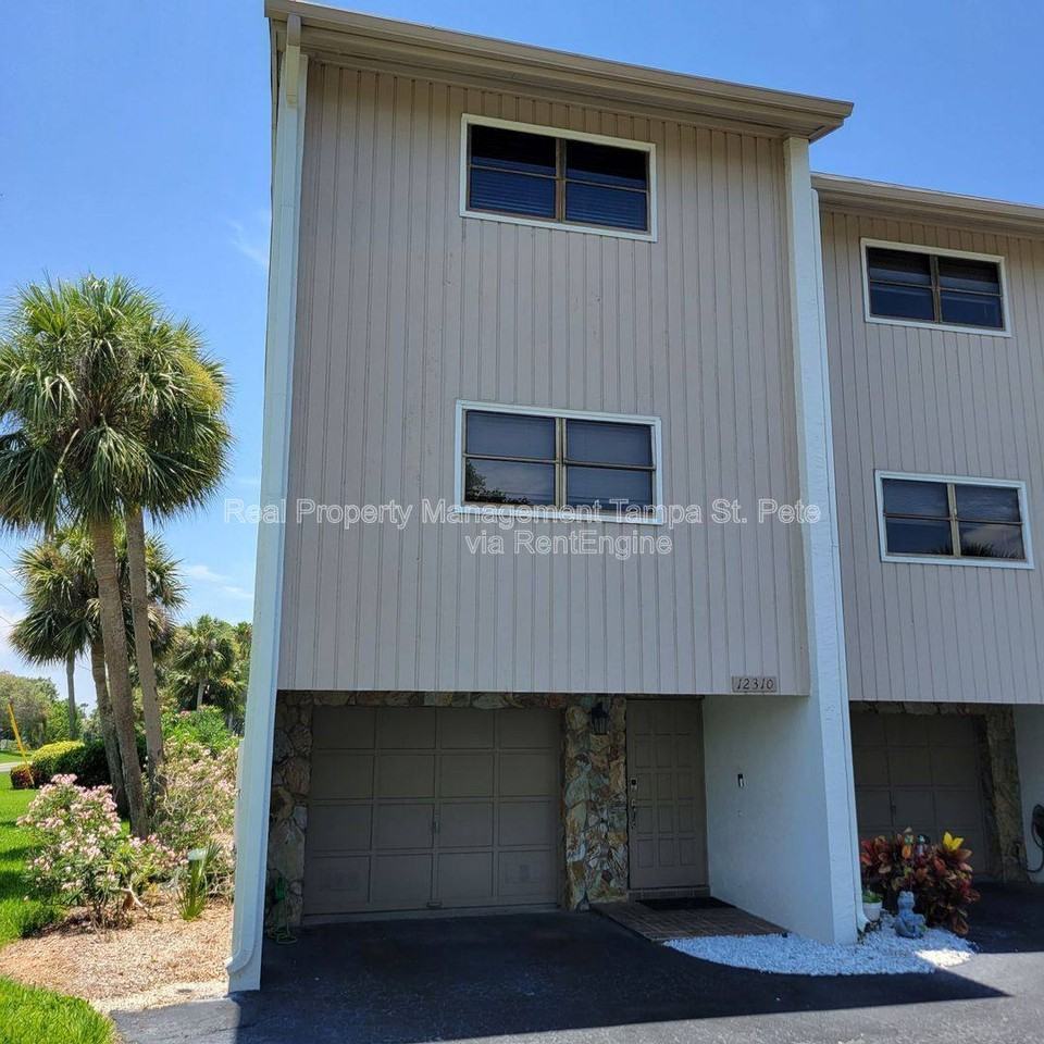 12310 Capri Cir N - Photo 2 of 10