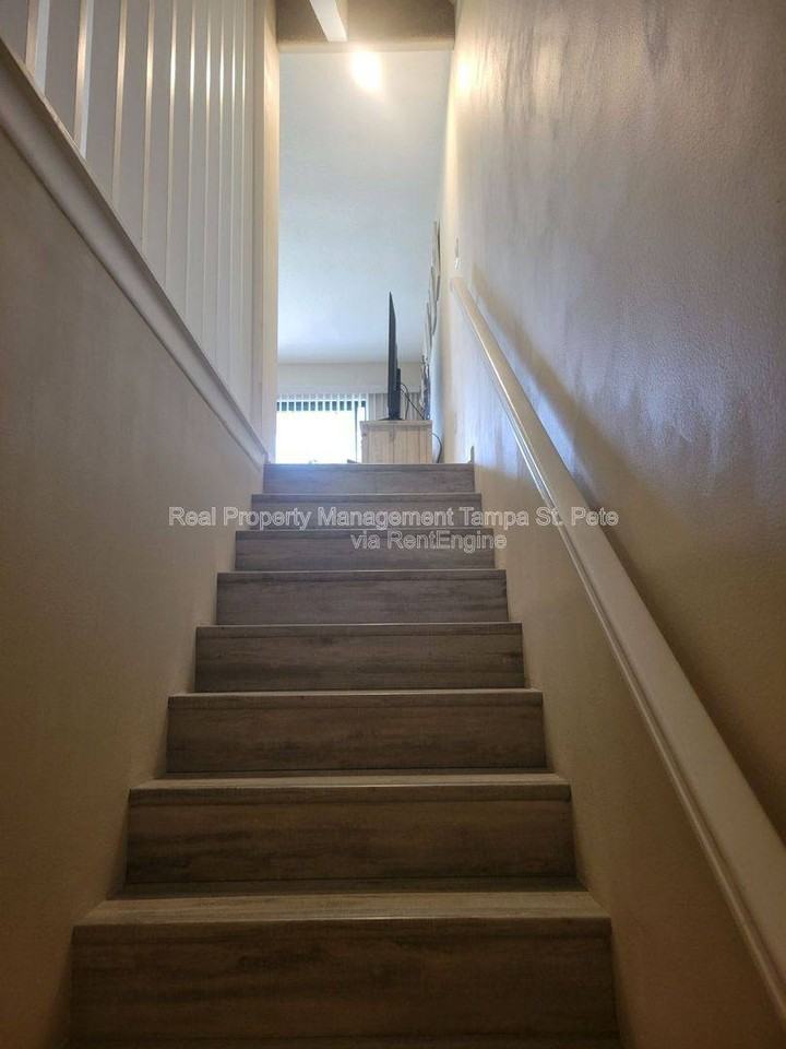 12310 Capri Cir N - Photo 3 of 10
