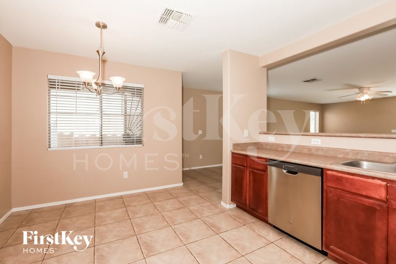 1671 E Maddison Cir - Photo 6 of 19