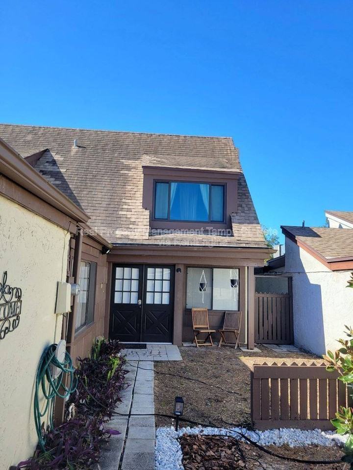 12231 Magnolia Grove Ln - Photo 2 of 10
