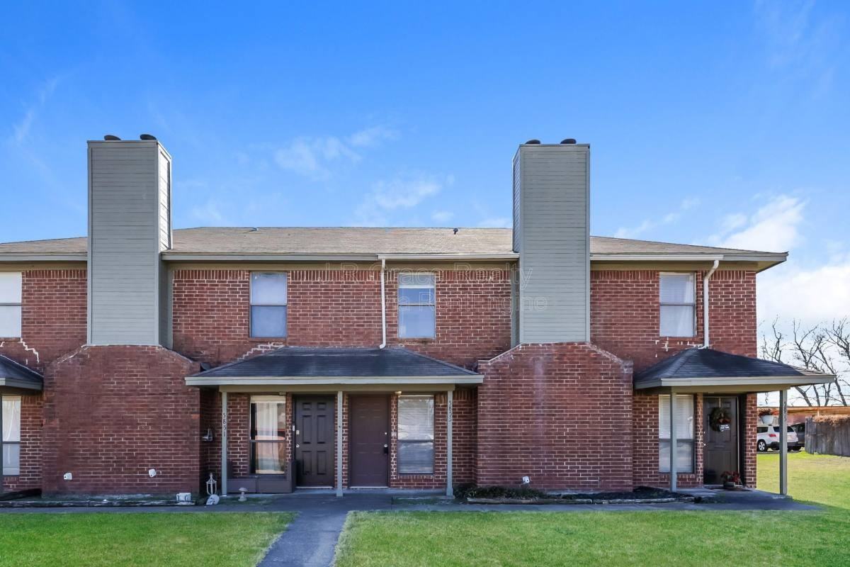 5853 Shadydell Dr - Photo 2 of 10