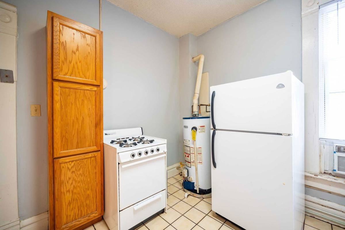 250 1 2 W 5th Ave #R - Photo 5 of 10