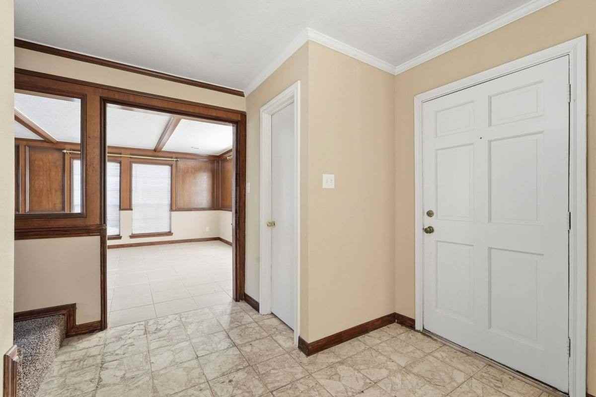 16014 Southampton Dr - Photo 2 of 10