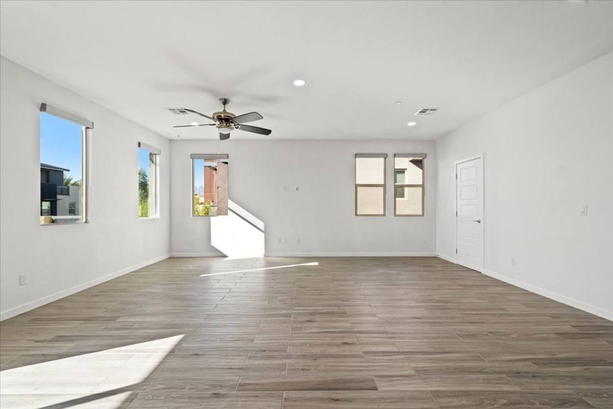 11303 Kraft Mountain Ave #103 - Photo 4 of 10