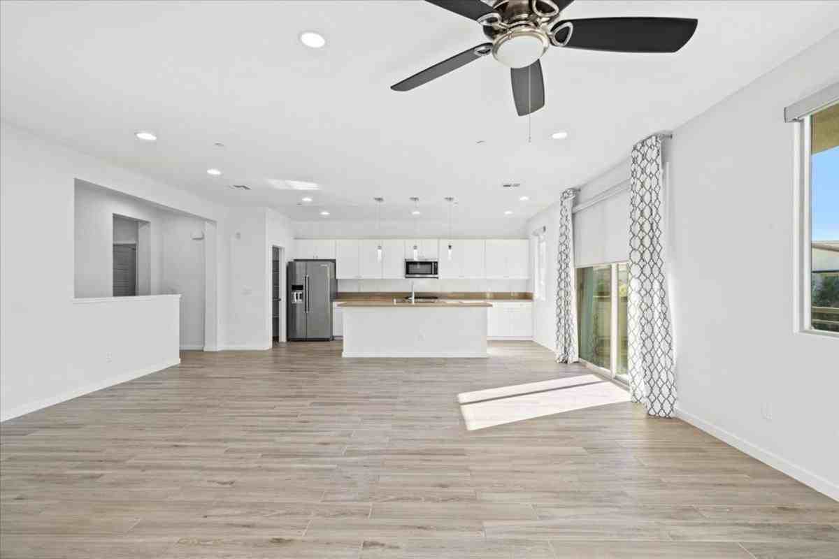 11303 Kraft Mountain Ave #103 - Photo 5 of 10