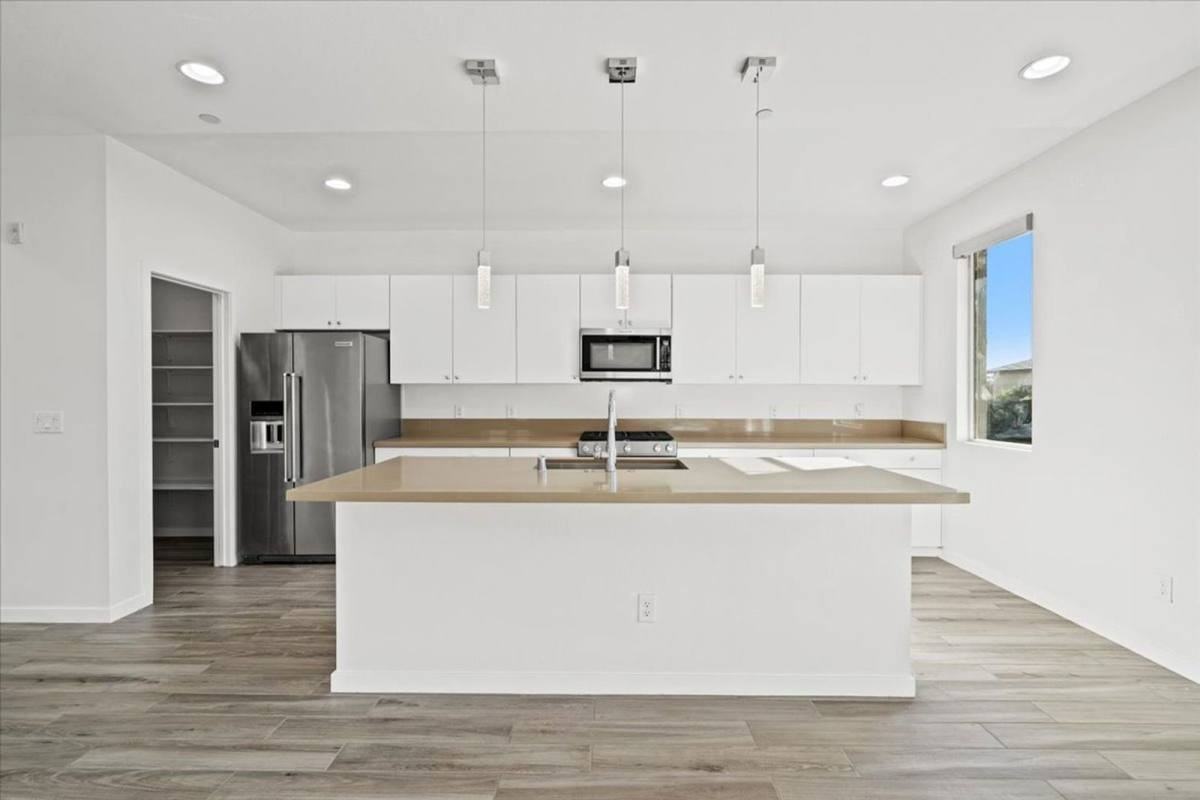 11303 Kraft Mountain Ave #103 - Photo 6 of 10